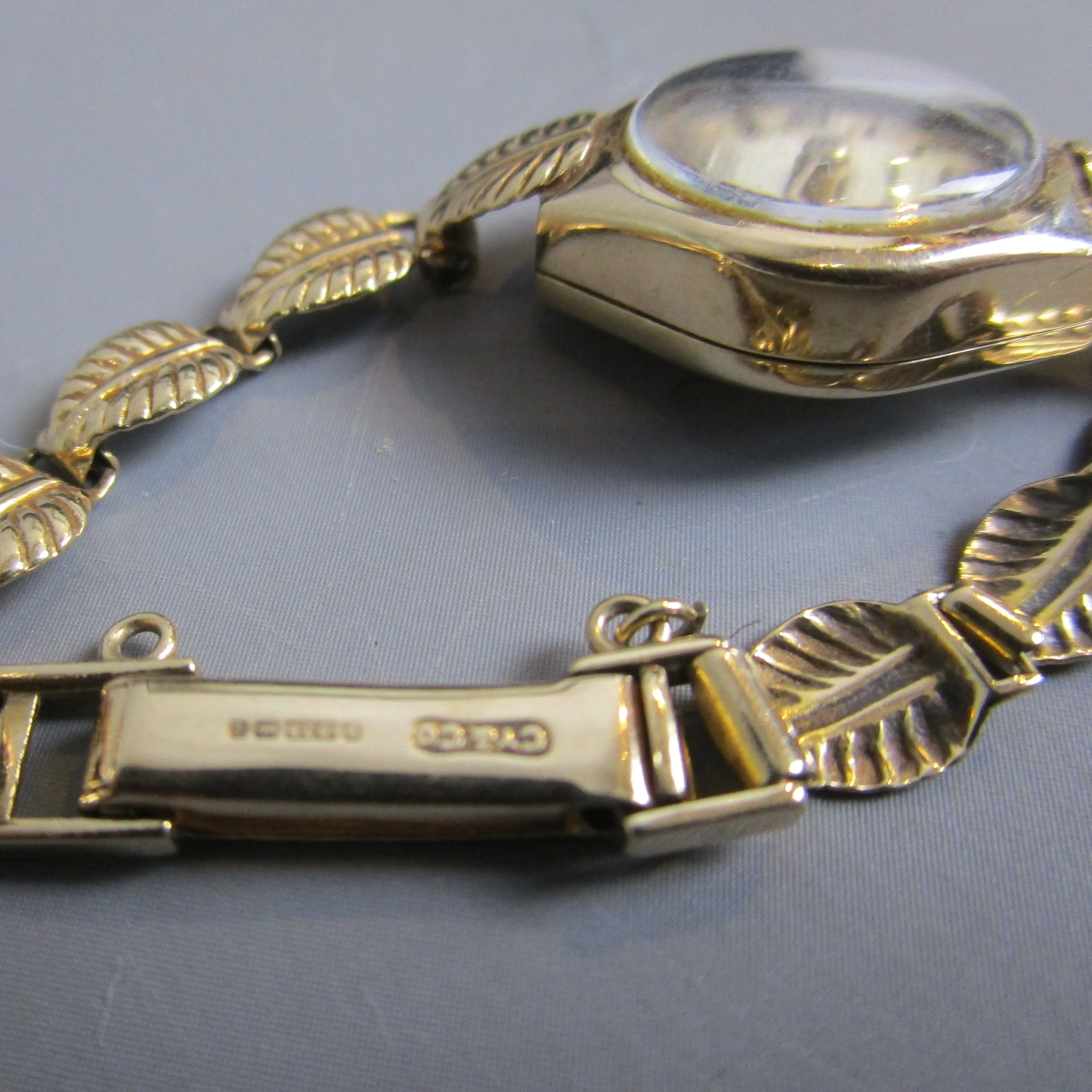 Vintage 1960s 9CT Gold Ladies Regency Wristwatch with 17 Jewels Swiss Movement